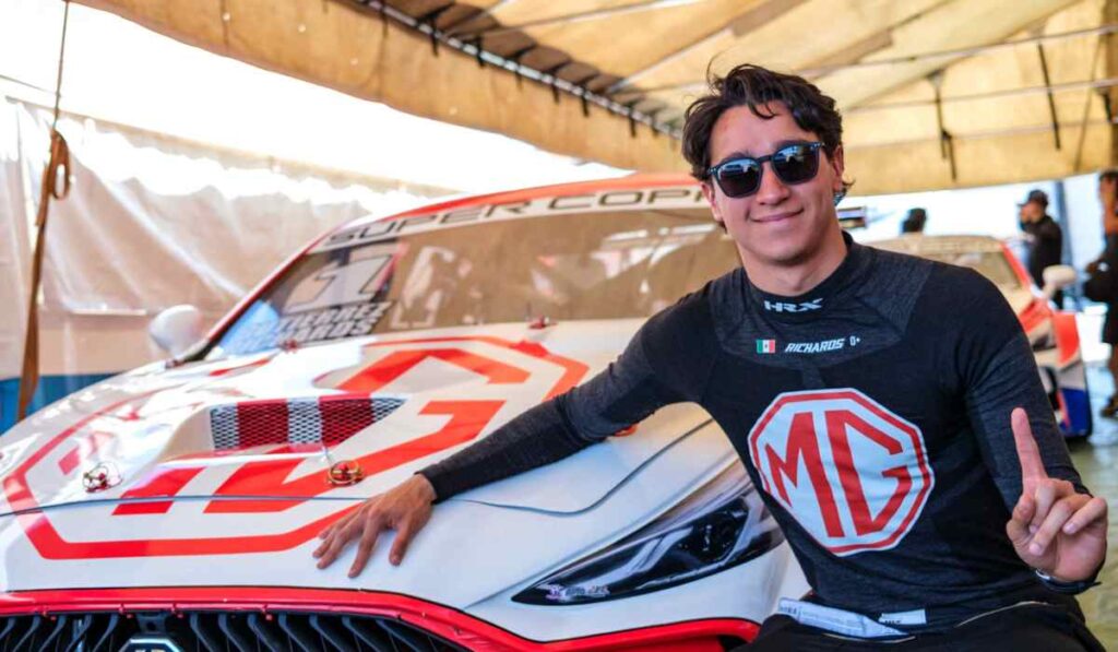 ●	Emiliano Richards logró la pole position y la victoria en la categoría GTM Pro 1 durante la tercera fecha de la temporada 2026 de la Súper Copa Roshfrans, disputada en el Óvalo Aguascalientes.