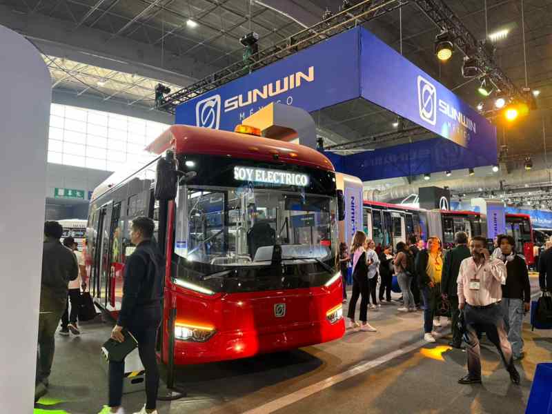 La empresa participa en proyectos de modernización del transporte público en diversas ciudades del país.