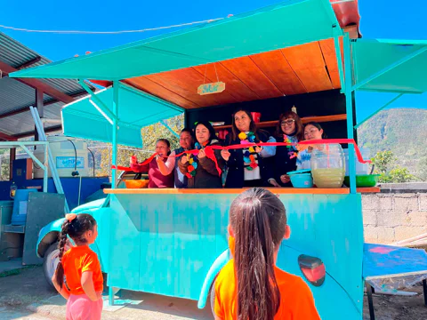 En el Vochito Saludable Yatziri se sirven ensaladas y bebidas saludables. Factor Automotor