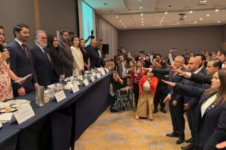 Paulina Muñoz Mortara durante la toma de protesta de la nueva mesa directiva de CANACAR Estado de México