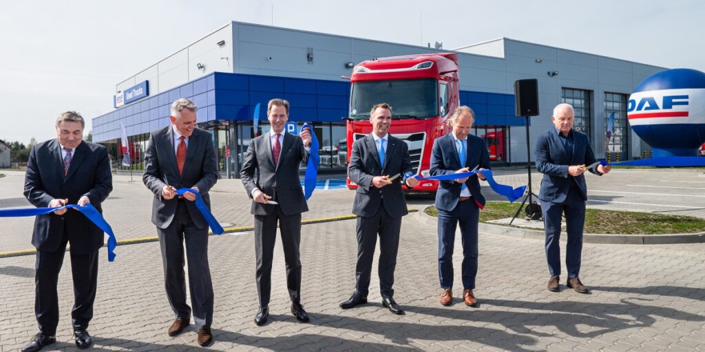 La nueva sucursal de DAF en Varsovia cuenta con una disponibilidad de 500 unidades. Factor Automotor