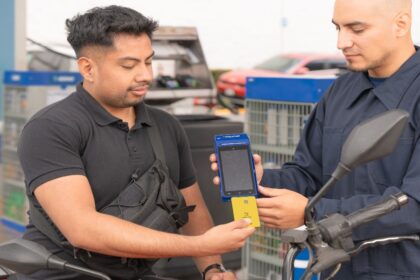 Punto facilita el pago digital en diversos comercios y casetas de cobro.