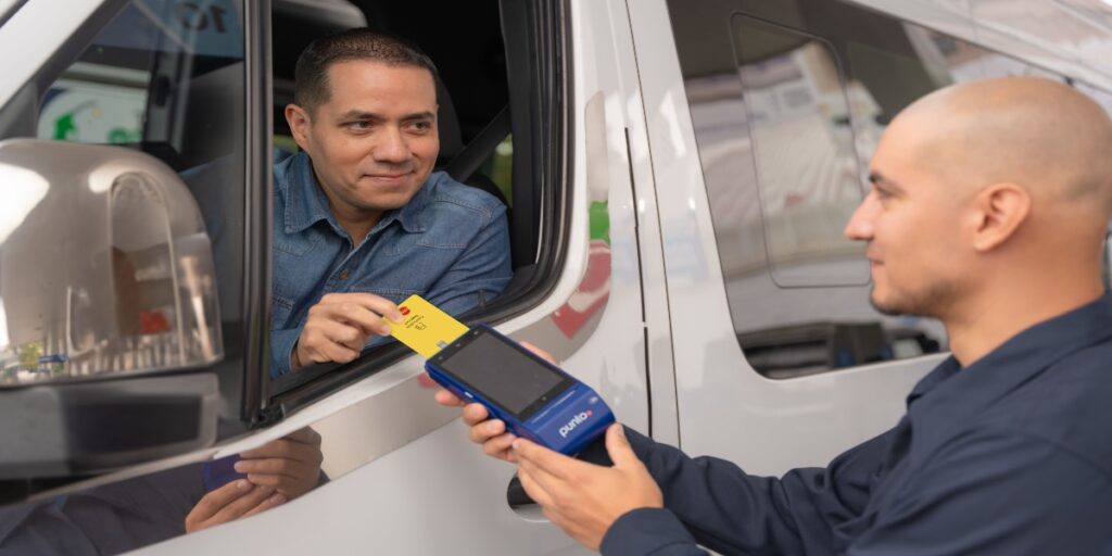 La reducción de los pagos en efectivo tiene un impacto positivo en la administración y finanzas de las flotas enfocadas en el transporte empresarial. Factor Automotor