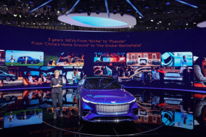 Geely-presenta-en-Auto-China-2026-hibridos-de-consumo-record-y-un-nuevo-modelo-off-road-Factor-automotor.