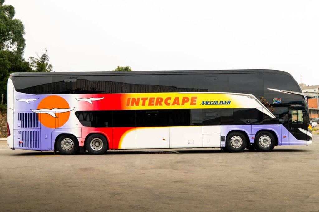 Paradiso G8 1800 Double Decker cuenta con un chasis Volvo de cuatro ejes. Factor Automotor