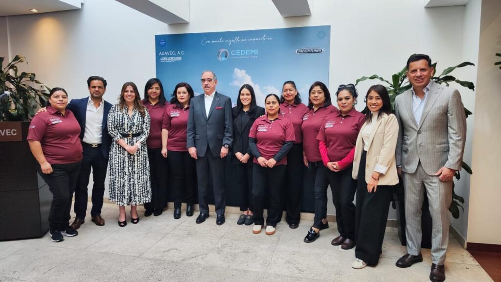 Mujeres al Volante, es un entrenamiento intensivo de 180 horas en el CEDEMI. Factor Automotor