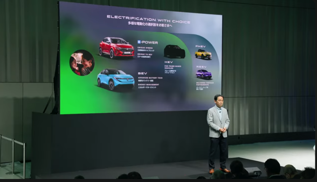 Al mismo tiempo, Nissan impulsará el desarrollo de vehículos con tecnología híbrida y eléctrica. Factor Automotor