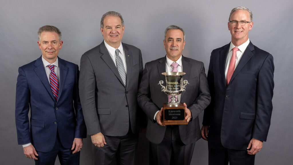 Copa de la Excelencia reconoce la calidad de la manufactura PACCAR. Factor Automotor