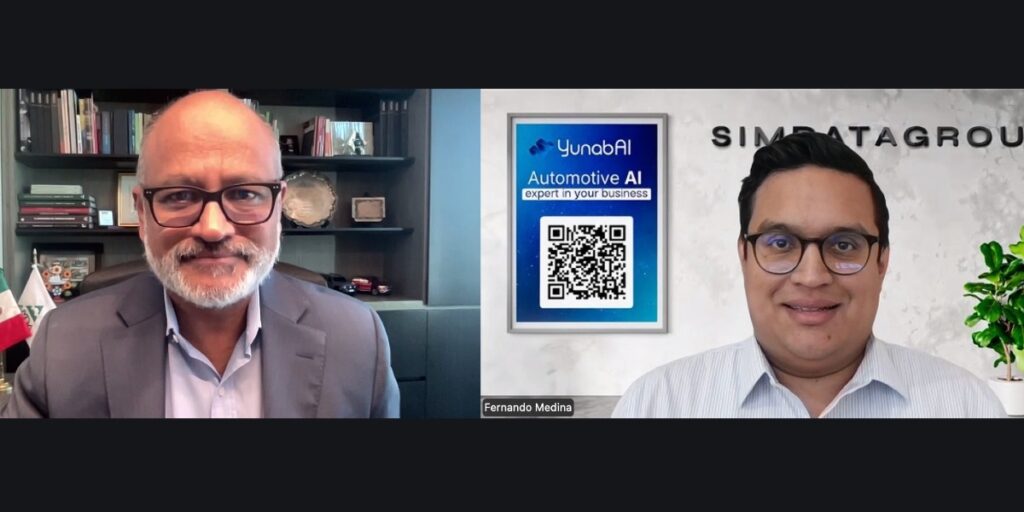 Guillermo Rosales, presidente de la AMDA, y Fernando Medina de SimDataGroup, durante la presentación del reporte SimIndex.  Factor Automotor