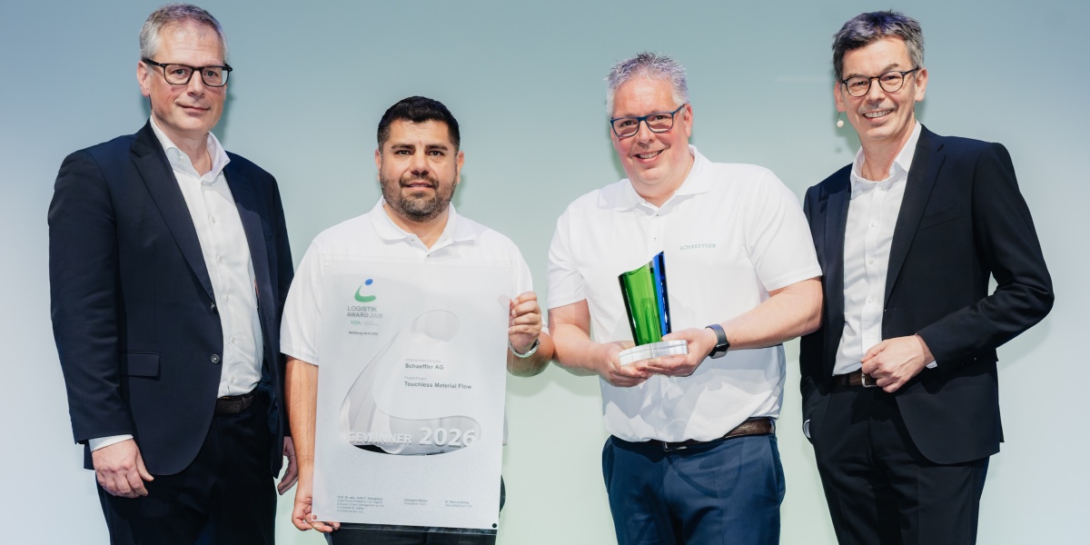 Thomas Kirchermeier, vicepresidente senior de gestión de la cadena de Suministro y Logística de Schaeﬄer AG, recibió el Premio de Logística de la VDA. Factor Automotor