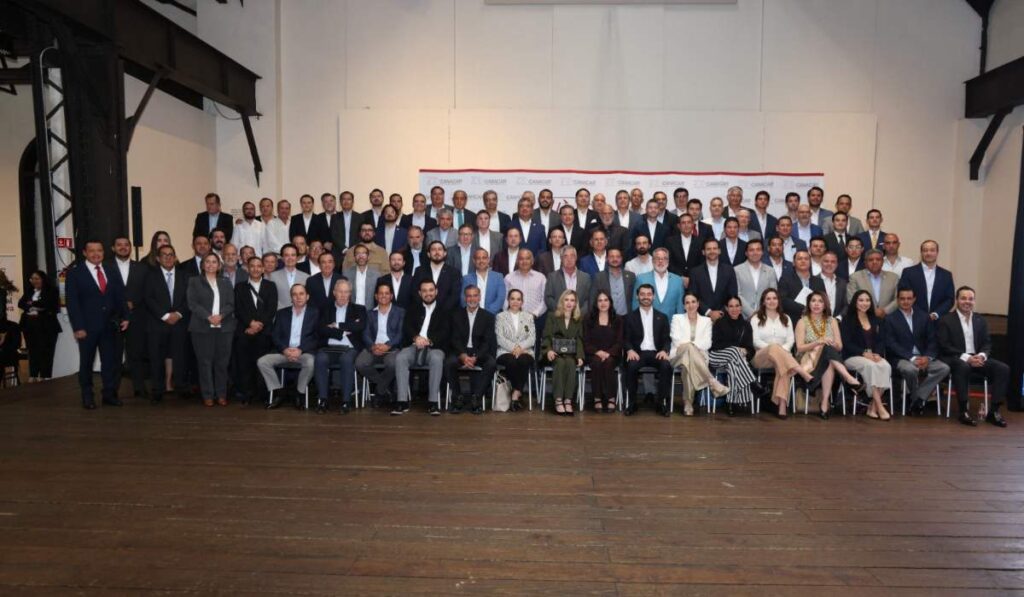 La Cámara Nacional del Autotransporte de Carga (CANACAR) comenzó una nueva etapa el 2 de marzo de 2026 con la llegada de Augusto Ramos Melo a la presidencia nacional.