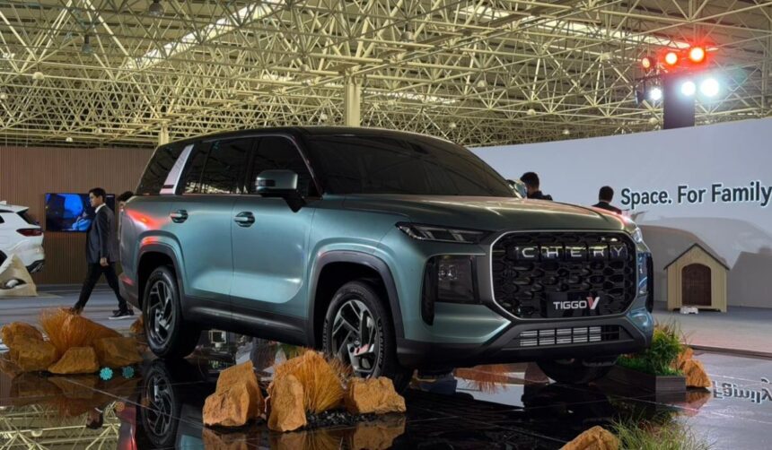 El TIGGO V integra funciones de SUV, monovolumen y camioneta en una sola plataforma pensada para adaptarse a distintos estilos de vida familiar.