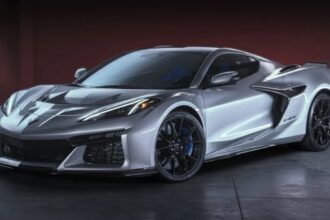 El Chevrolet Corvette 2026 llega a México con más potencia, tecnología y un diseño renovado.