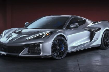 El Chevrolet Corvette 2026 llega a México con más potencia, tecnología y un diseño renovado.