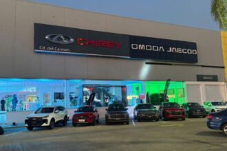 El nuevo complejo reúne en un solo espacio las marcas CHIREY, OMODA y JAECOO con una propuesta enfocada en movilidad inteligente y tecnología híbrida.