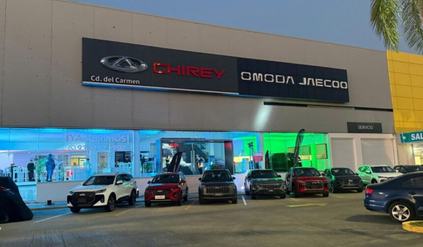 El nuevo complejo reúne en un solo espacio las marcas CHIREY, OMODA y JAECOO con una propuesta enfocada en movilidad inteligente y tecnología híbrida.