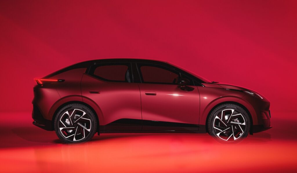 Lynk & Co 02 llega a México como el primer vehículo 100 por ciento eléctrico de batería desarrollado en Europa por la marca.