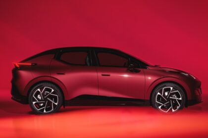 Lynk & Co 02 llega a México como el primer vehículo 100 por ciento eléctrico de batería desarrollado en Europa por la marca.