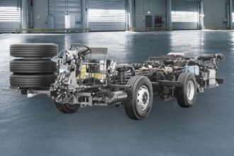 Raúl García, Director de Operaciones, señaló que el chasis se ha convertido en la columna vertebral del desempeño del autobús moderno.