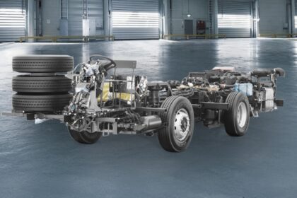 Raúl García, Director de Operaciones, señaló que el chasis se ha convertido en la columna vertebral del desempeño del autobús moderno.