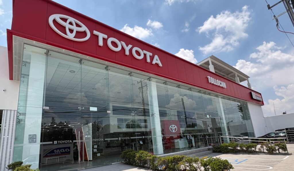 Toyota México inauguró el nuevo Centro de Servicio Certificado con Mini Showroom Toyota Tollocan en Toluca para fortalecer su cercanía con los clientes de la región.