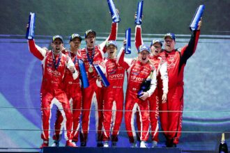 El TR010 HYBRID #8 se lleva la victoria en una carrera marcada por estrategia y condiciones cambiantes.