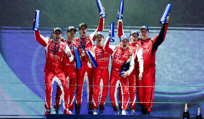 El TR010 HYBRID #8 se lleva la victoria en una carrera marcada por estrategia y condiciones cambiantes.