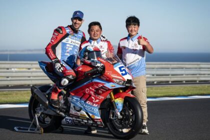 Valentin Debise firmó un doblete histórico en Portimão con ZXMOTO dentro del Mundial de Supersport.