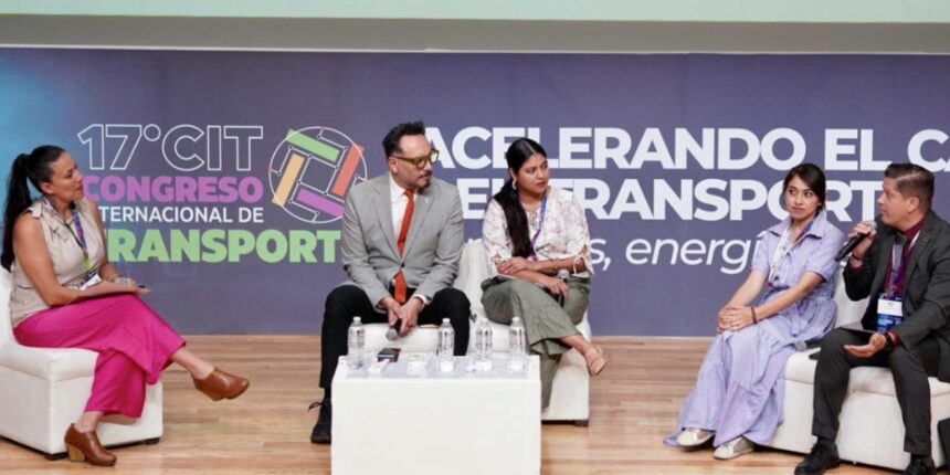 (De izq. a der) Sara Vilchis; Rodolfo Hernández; Neimy Girón; Paola Moncada y Rogelio Aguilera durante el 17 CIT de la AMTM. Factor Automotor
