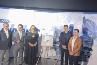 CANACAR-firma-Convenio-con-Freightliner-apuntan-a-mas-de-200-unidades-con-90-dias-de-gracia-Factor-automotor-