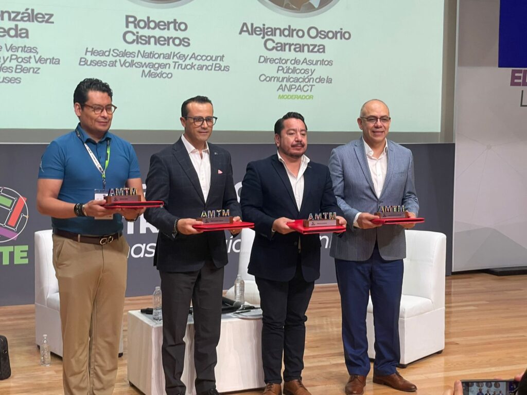 Durante el 17 Congreso Internacional de Transporte, los ejecutivos abordaron el panorama a futuro del transporte de pasajeros. 