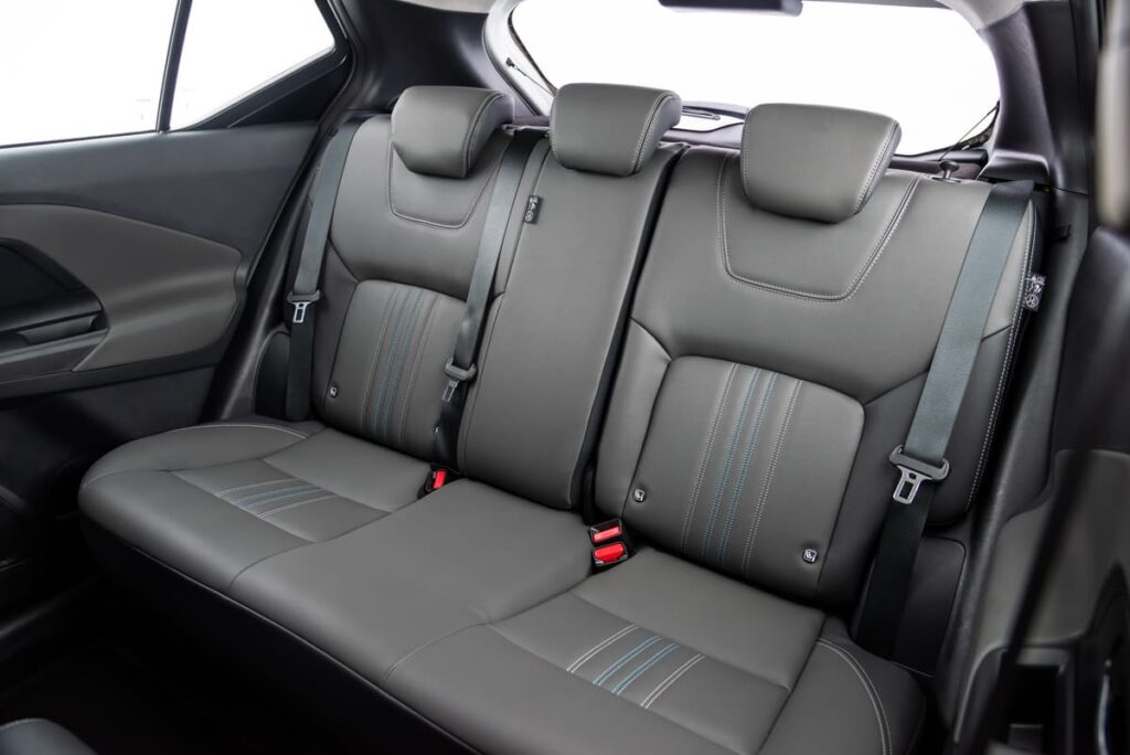 Al interior destaca la comodidad de los asientos Gravity. Factor Automotor