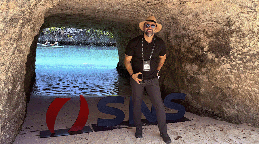 Participantes de C12 HUB 2026 durante actividad de networking presentada por SNS en Xcaret
