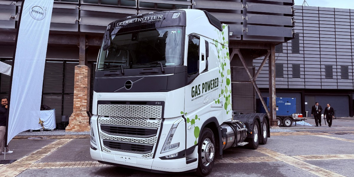 Volvo FH GNL ofrece una autonomía de hasta mil 200 kilómetros con una sola carga. Factor Automotor