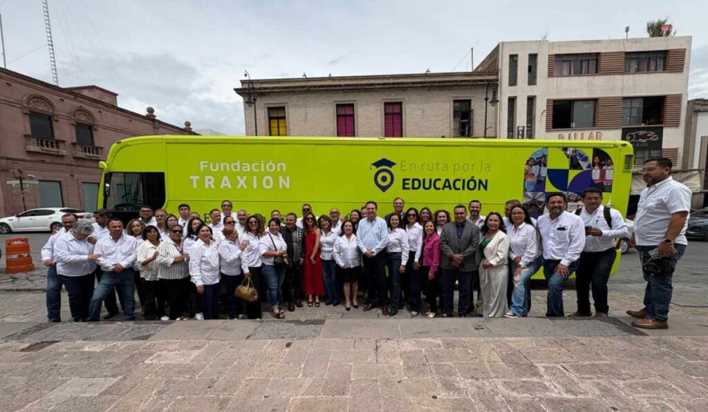 La nueva aula móvil busca acercar servicios de alfabetización y educación básica a jóvenes y adultos en situación de rezago educativo.