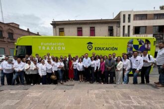 La nueva aula móvil busca acercar servicios de alfabetización y educación básica a jóvenes y adultos en situación de rezago educativo.