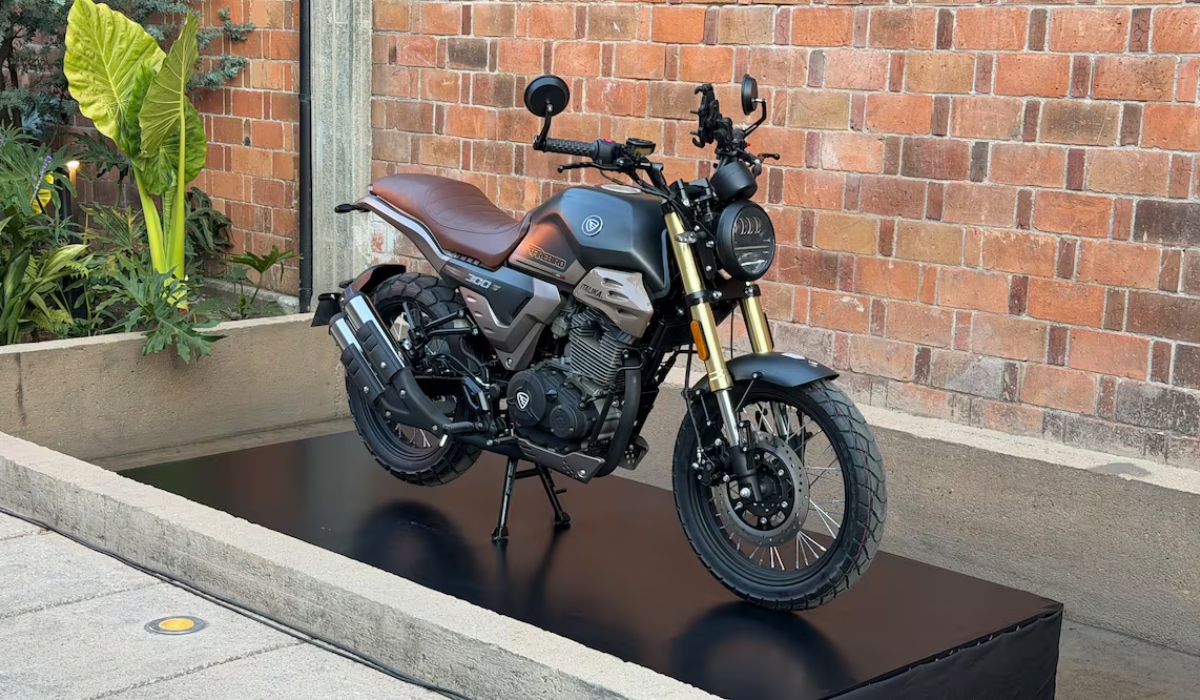 La motocicleta integra GPS como parte de su propuesta de valor.
