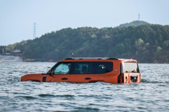 La prueba de vadeo marca un nuevo estándar en el off-road extremo.