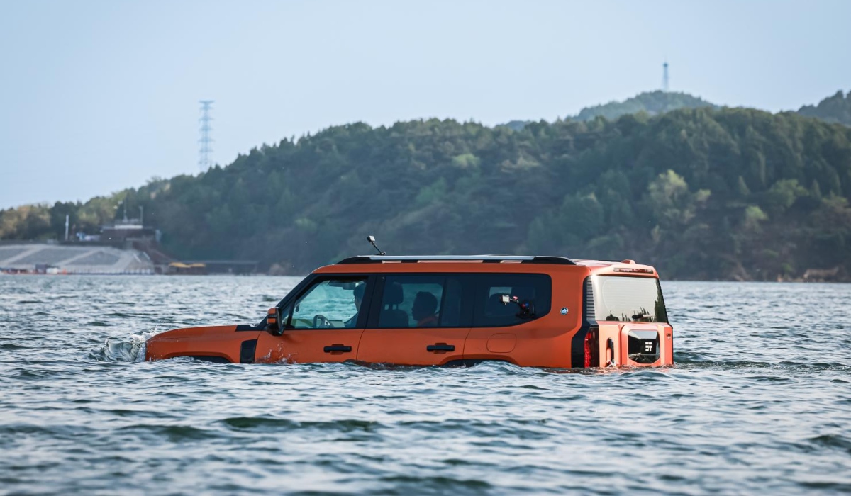 La prueba de vadeo marca un nuevo estándar en el off-road extremo.