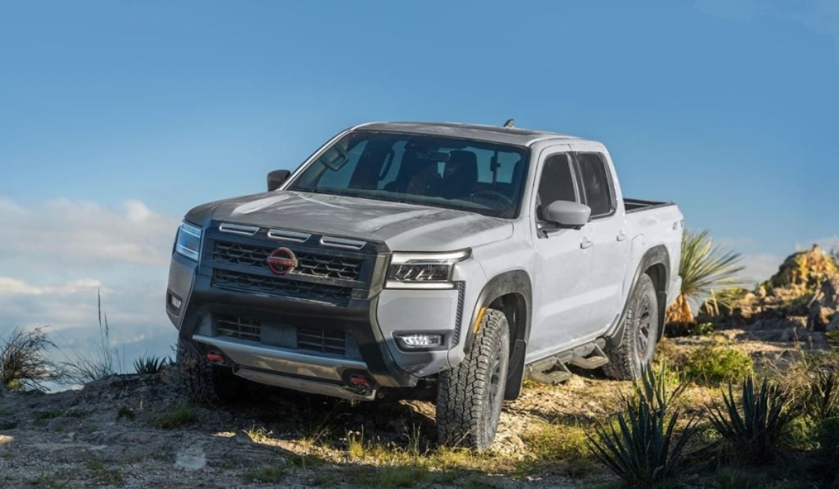 La pick-up acompaña una travesía de 650 km por terrenos desafiantes.