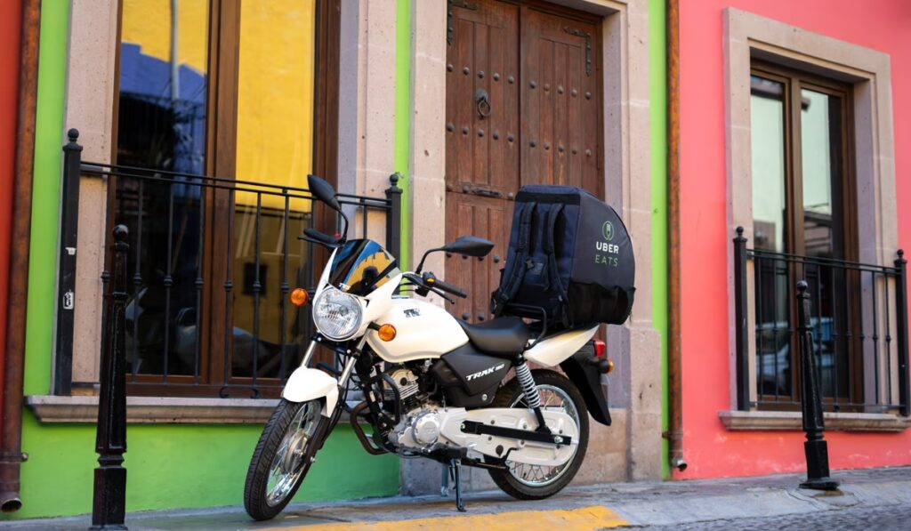 La creciente demanda de servicios de delivery impulsa el uso de motocicletas como herramienta clave para la generación de ingresos en México.