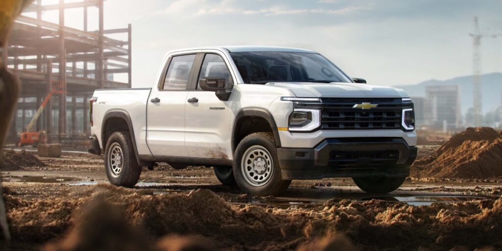 La nueva Silverado 1500 2027 estará disponible en siete versiones distintas y motores V8, TurboMax y Duramax turbo diésel. 