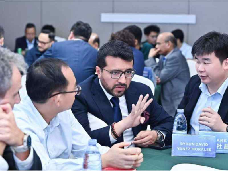 Técnicos especializados demuestran sus habilidades en diagnóstico y mantenimiento vehicular durante las competencias internacionales de posventa impulsadas por Chery International.