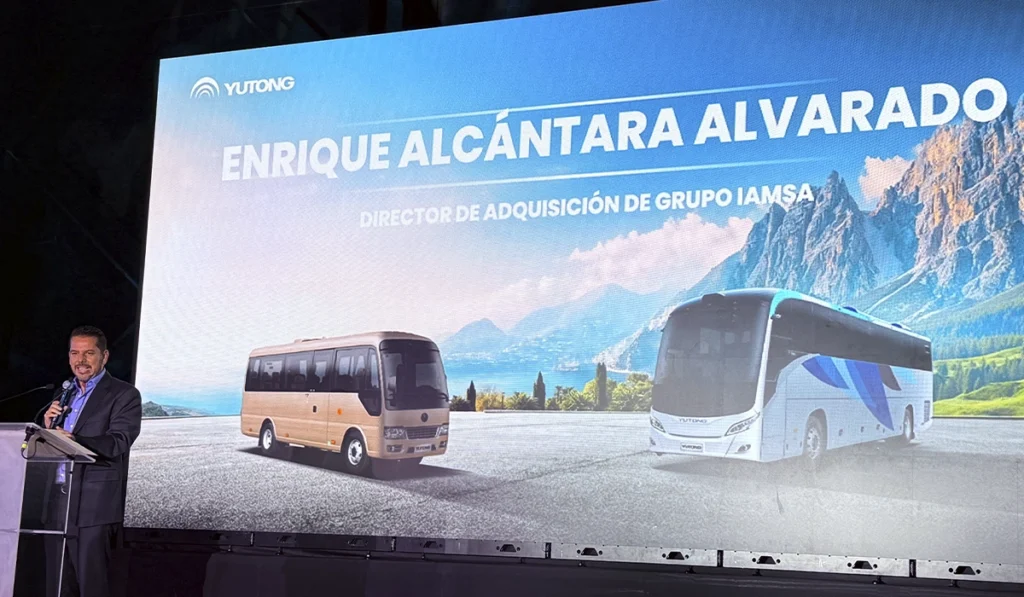 Enrique Alcántara Alvarado, director de Adquisiciones de Grupo IAMSA, durante la presentación del autobús eléctrico Yutong T13E en México