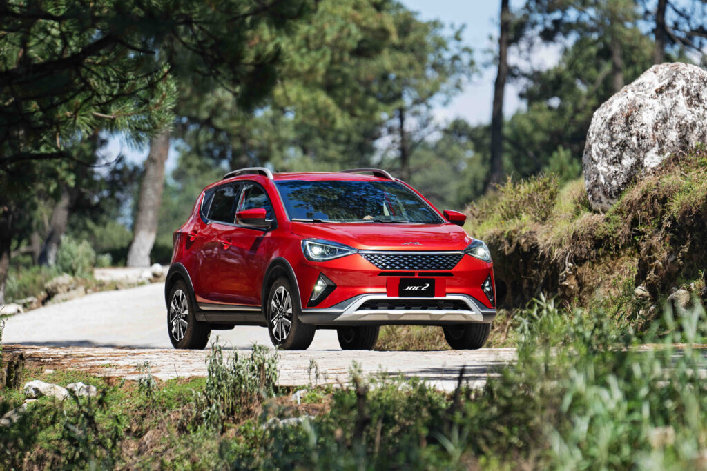 Imagen de la vista exterior de la JAC 2, un SUV hecho en méxico 