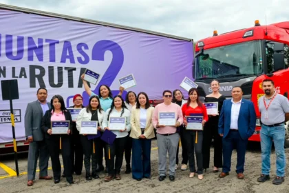Juntas-en-la-Ruta-forma-a-10-mujeres-operadoras-de-transporte-de-carga-con-Coca-Cola-FEMSA-y-Scania-Factor-automotor