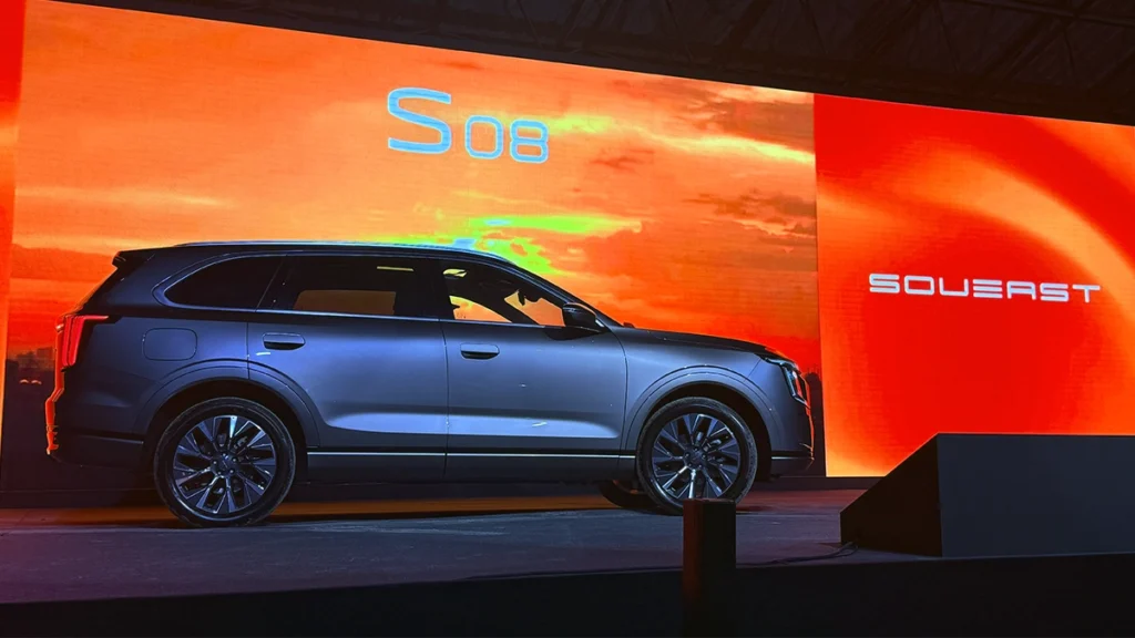 SOUEAST S08 i-DM durante su presentación en México, SUV híbrida enchufable con hasta 107 kilómetros de autonomía eléctrica y más de 1300 kilómetros de autonomía combinada
