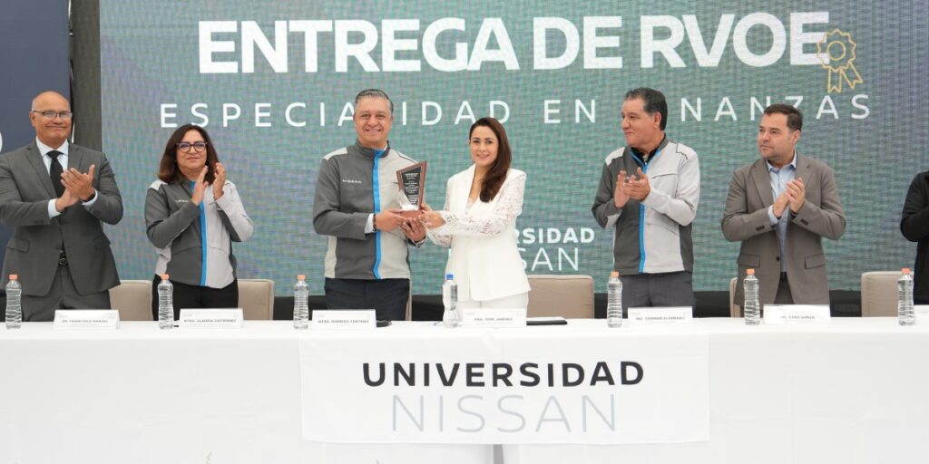 Tere Jiménez, gobernadora de Aguascalientes, y Rodrigo Centeno, director general de Nissan Mexicana e INFINITI, encabezaron las celebraciones por los 10 años de la Universidad Nissan.