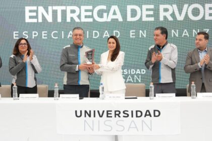 Tere Jiménez, gobernadora de Aguascalientes, y Rodrigo Centeno, director general de Nissan Mexicana e INFINITI, encabezaron las celebraciones por los 10 años de la Universidad Nissan.
