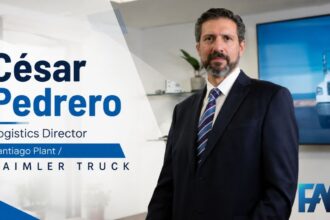 César Pedrero, Logistics Director Santiago Plant de Daimler Truck, durante una sesión fotográfica corporativa en instalaciones de la compañía.